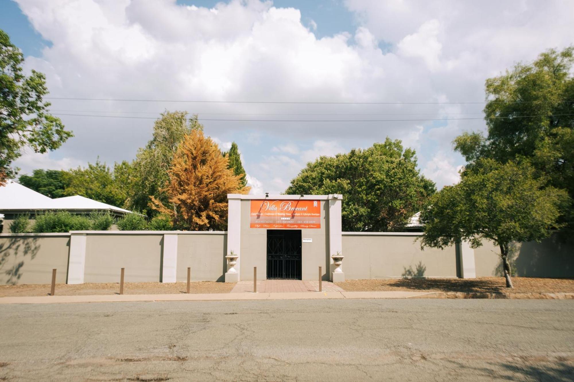 Villa Brocant Guest House Vryburg Esterno foto